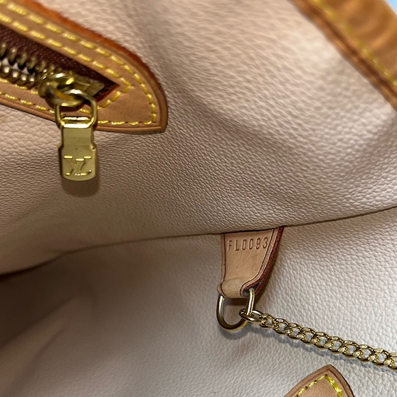 Louis Vuitton Bucket Bag Monogram Bag GM - Picture 9 of 15